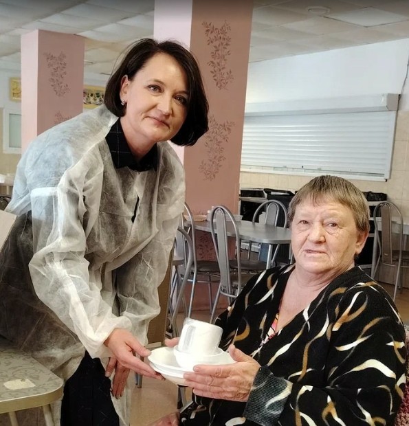 Новая посуда для постояльцев Березниковского ДИПИ закуплена при поддержке Уралкалия и по инициативе депутата гордумы Светланы Карташевой